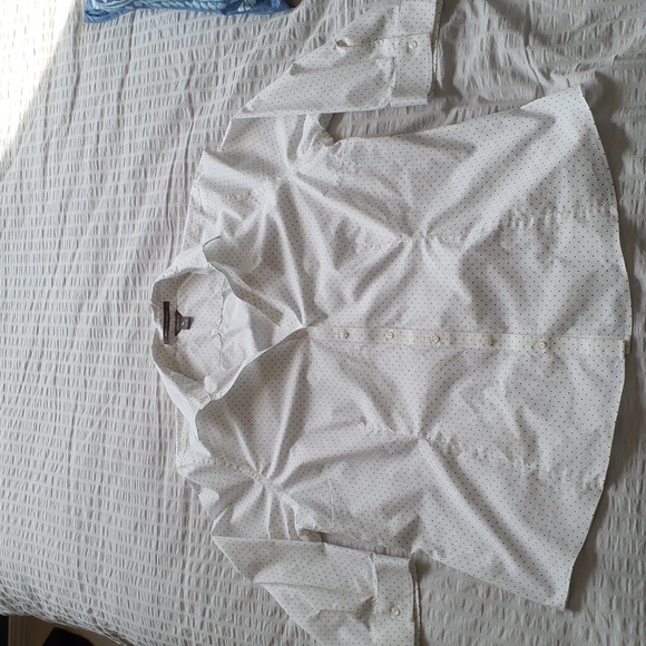 Eddie Bauer 3/4 Sleeve Wrinkle-Free Shaped Fit Button-up - Picture 3 of 5